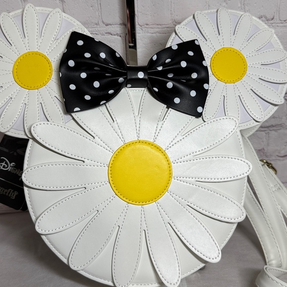 NWT Loungefly Disney White and Yellow Daisy Crossbody Bag 13x11.25x3in - Picture 3 of 13